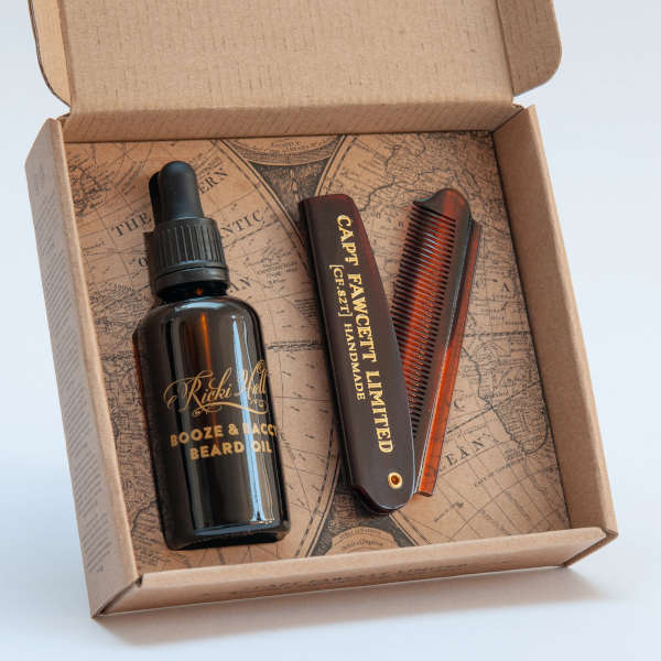 Kit barba Captain Fawcett olio da barba Booze & Baccy e pettine pieghevole